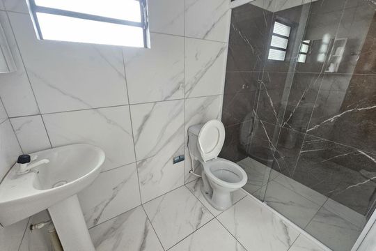 Banheiro de casa para alugar com 2 quartos, 90m² em Passo dos Ferreiros, Gravataí