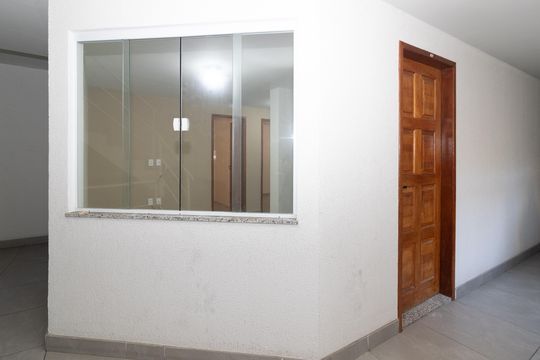 Entrada de apartamento para alugar com 2 quartos, 34m² em Madureira, Rio de Janeiro