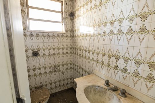 Banheiro social 2 de casa à venda com 5 quartos, 241m² em Vasco da Gama, Rio de Janeiro