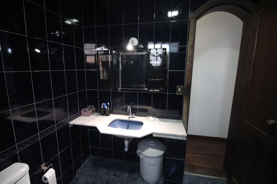 Banheiro 2 de casa à venda com 6 quartos, 360m² em Camargos, Belo Horizonte
