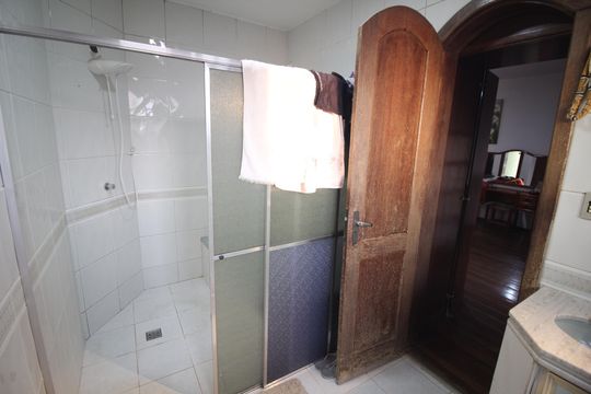Suite Quarto 2 de casa à venda com 6 quartos, 360m² em Camargos, Belo Horizonte