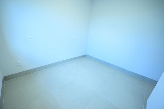 Casa à venda com 3 quartos, 170m² em Garavelo, Goiânia