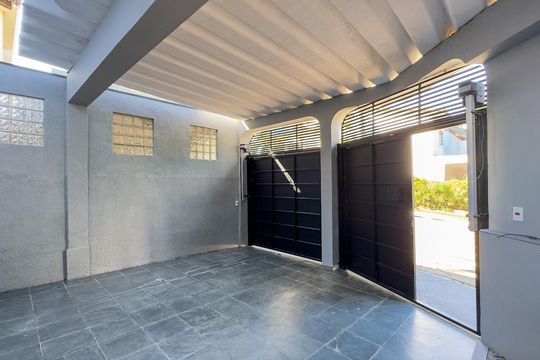 Garagem de casa à venda com 3 quartos, 170m² em Jardim Aeroporto, São Paulo
