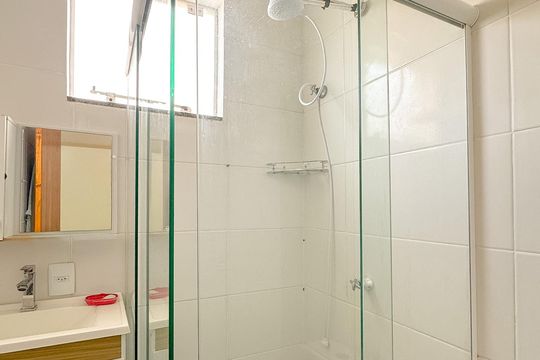 Banheiro de apartamento para alugar com 2 quartos, 70m² em Ingleses do Rio Vermelho, Florianópolis