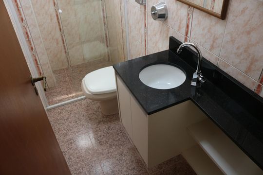 Banheiro  de apartamento para alugar com 2 quartos, 97m² em Perdizes, São Paulo