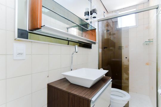 Banheiro  de apartamento à venda com 3 quartos, 83m² em Vila das Bandeiras, Guarulhos