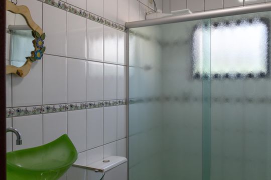 Banheiro social 1 de casa à venda com 4 quartos, 300m² em Jardim Gracinda, Guarulhos