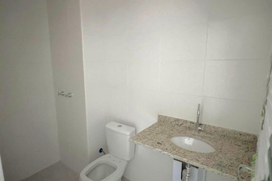 Banheiro de apartamento à venda com 2 quartos, 58m² em Vila Engenho Novo, Barueri