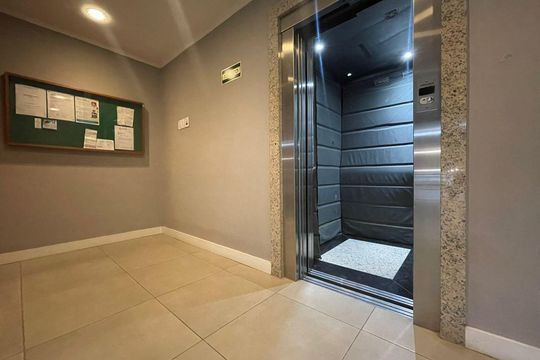 Área externa de apartamento à venda com 2 quartos, 74m² em Floresta, Porto Alegre