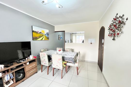 Sala de casa à venda com 4 quartos, 150m² em Vila Vitorio Mazzei, São Paulo