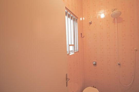 Banheiro de serviço de casa à venda com 3 quartos, 180m² em Vila Nossa Sra. do Retiro, São Paulo