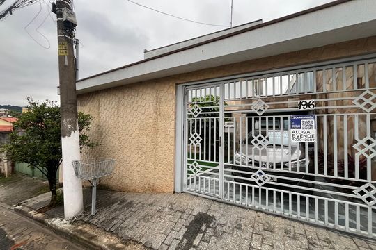 Fachada de casa à venda com 3 quartos, 180m² em Vila Nossa Sra. do Retiro, São Paulo