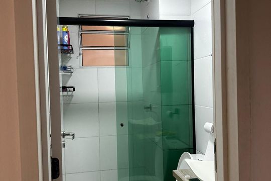 Banheiro de apartamento para alugar com 2 quartos, 46m² em Paisagem Casa Grande, Cotia