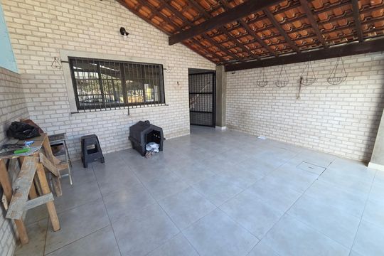 Garagem de casa para alugar com 3 quartos, 100m² em Maracanã, Praia Grande
