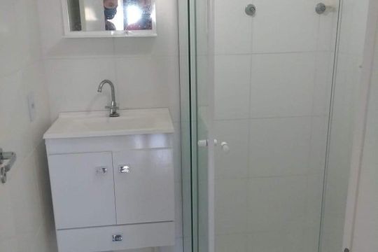 Banheiro de apartamento para alugar com 2 quartos, 38m² em Presidente Altino, Osasco
