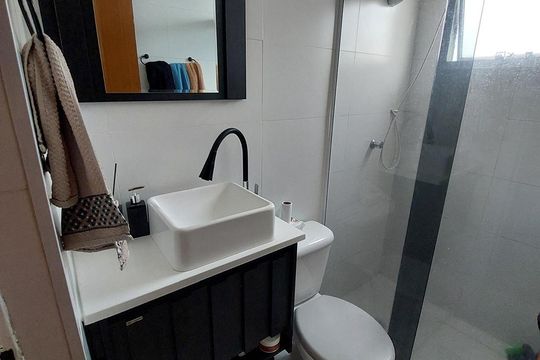 Banheiro de apartamento à venda com 2 quartos, 57m² em Cidade das Flores, Osasco