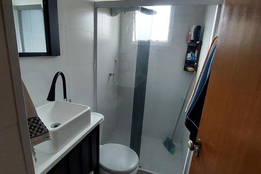 Banheiro de apartamento à venda com 2 quartos, 57m² em Cidade das Flores, Osasco