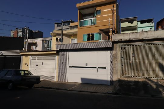 Fachada de casa à venda com 3 quartos, 252m² em Parque João Ramalho, Santo André