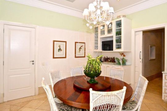 Casa à venda com 8 quartos, 584m² em Vila Madalena, São Paulo