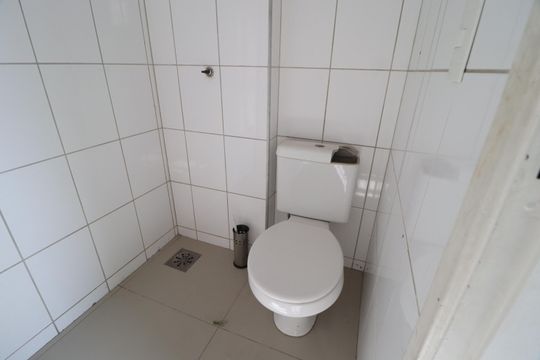 Banheiro de serviço de apartamento para alugar com 4 quartos, 106m² em Saraiva, Uberlândia