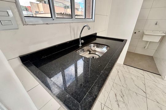 Cozinha de apartamento à venda com 3 quartos, 100m² em Vila Guilhermina, São Paulo