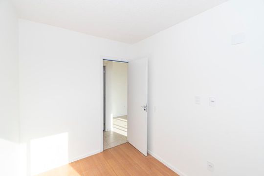Quarto 1 de apartamento para alugar com 2 quartos, 42m² em Irajá, Rio de Janeiro