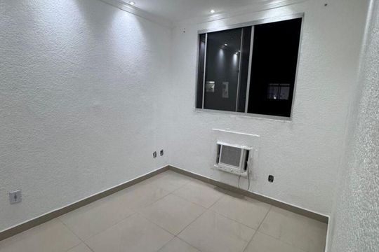 Quarto de apartamento à venda com 2 quartos, 45m² em Realengo, Rio de Janeiro