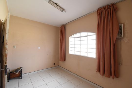 Quarto 4 de casa à venda com 4 quartos, 342m² em Santa Felicidade, Curitiba