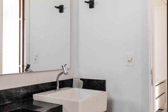 Banheiro de apartamento para alugar com 1 quarto, 80m² em Barro Preto, Belo Horizonte
