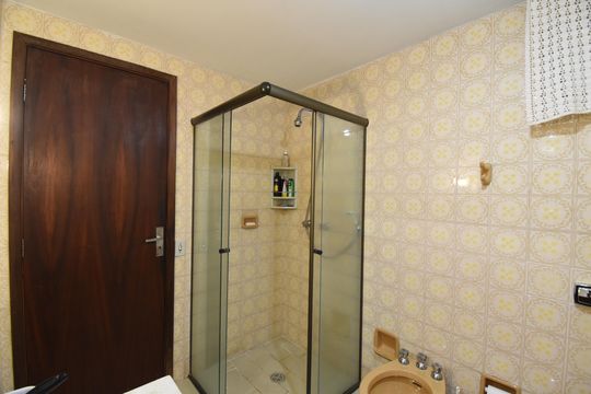 Banheiro 2 de apartamento à venda com 3 quartos, 146m² em Centro Cívico, Curitiba