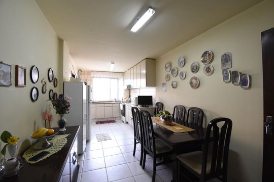 Cozinha de apartamento à venda com 3 quartos, 146m² em Centro Cívico, Curitiba