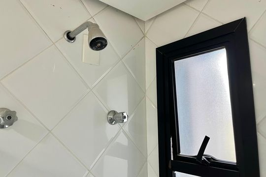 Banheiro Corredor de apartamento à venda com 3 quartos, 95m² em Jardim Prudência, São Paulo