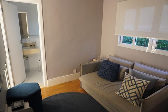Sala De Tv de casa de condomínio à venda com 5 quartos, 340m² em Colinas da Anhanguera, Santana de Parnaíba