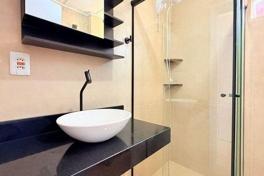 Banheiro de apartamento para alugar com 1 quarto, 40m² em Higienópolis, Porto Alegre