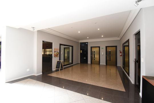 Hall de entrada de kitnet/studio à venda com 1 quarto, 30m² em Alto da Xv, Curitiba