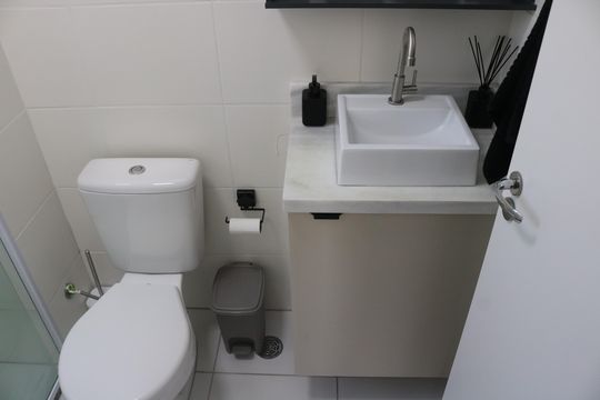 Banheiro de apartamento à venda com 1 quarto, 27m² em Barra Funda, São Paulo