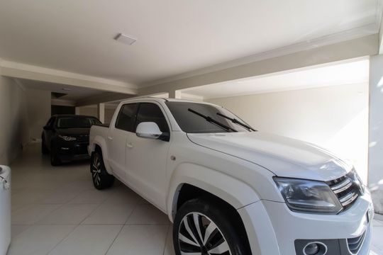 Garagem de casa à venda com 4 quartos, 450m² em Vila Rosalia, Guarulhos
