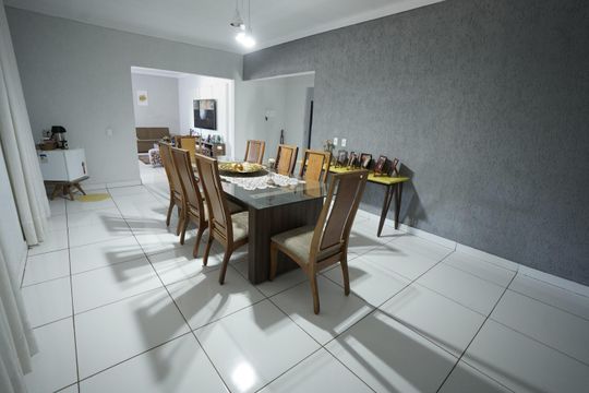 Casa à venda com 4 quartos, 360m² em Residencial Vale dos Sonhos, Goiânia