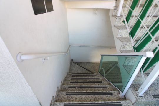 escada de apartamento para alugar com 2 quartos, 36m² em Vila Guilhermina, São Paulo