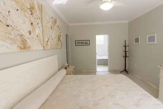 Quarto Suíte de casa para alugar com 3 quartos, 300m² em Ogiva, Cabo Frio