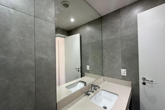 Banheiro da Suíte de apartamento à venda com 1 quarto, 51m² em Alphaville Industrial, Barueri
