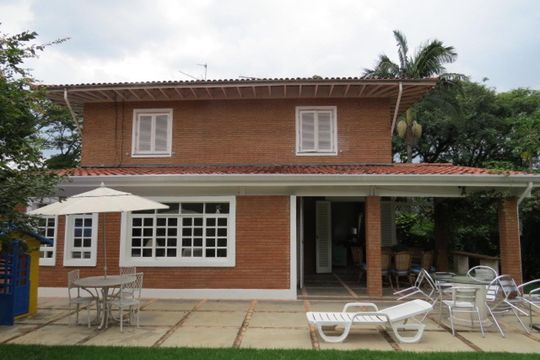 Fachada de casa à venda com 3 quartos, 665m² em Alto de Pinheiros, São Paulo