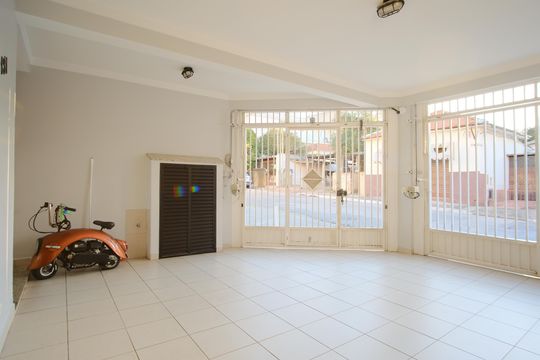 Garagem de casa à venda com 3 quartos, 208m² em Vila Carrão, São Paulo