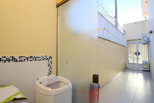 Área de Serviço de casa à venda com 3 quartos, 208m² em Vila Carrão, São Paulo