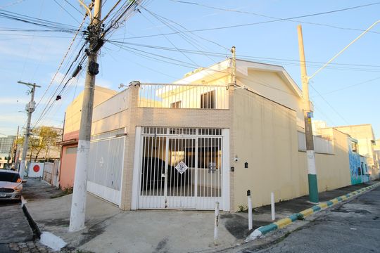 Fachada de casa à venda com 3 quartos, 208m² em Vila Carrão, São Paulo