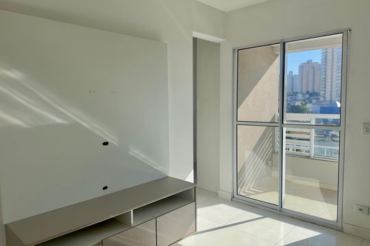 Sala de apartamento para alugar com 3 quartos, 60m² em Jardim Madeirense, Guarulhos