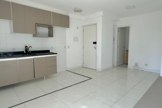 Sala de apartamento para alugar com 3 quartos, 60m² em Jardim Madeirense, Guarulhos