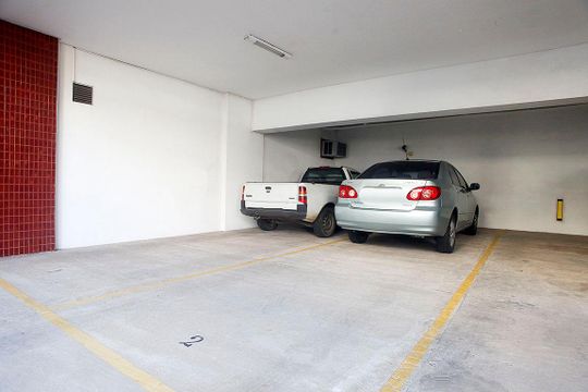 Box Garagem 1 (vaga dupla) de apartamento à venda com 4 quartos, 180m² em Petrópolis, Porto Alegre