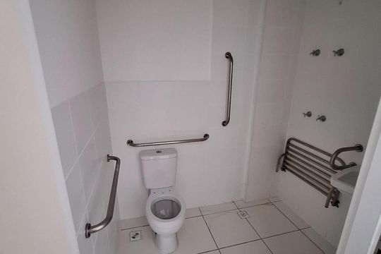 Banheiro de apartamento para alugar com 1 quarto, 41m² em Irajá, Rio de Janeiro