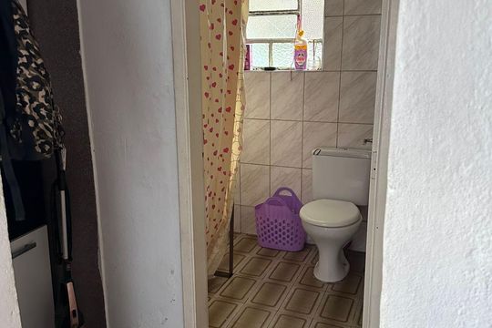 Banheiro de casa à venda com 2 quartos, 200m² em Vila Romero, São Paulo